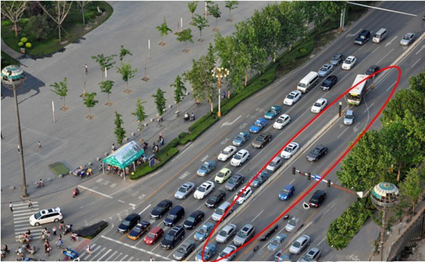 圖5 等待交叉口信號左轉(zhuǎn)