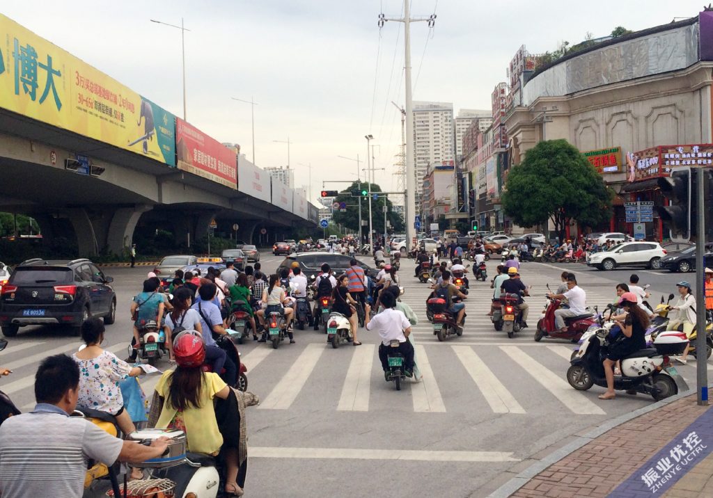 圖9 路口“機(jī)非”沖突嚴(yán)重（優(yōu)化前）