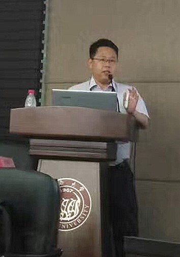 圖2 振業(yè)優(yōu)控CEO發(fā)表主題演講