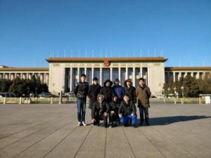 圖3 人民大會堂前合影