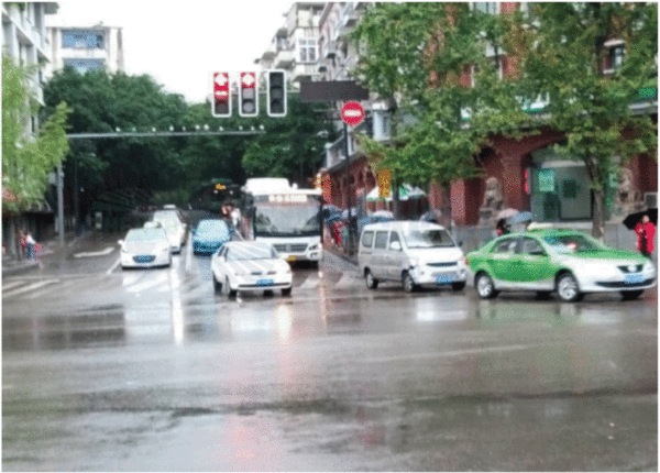 圖7 交叉口西進口左轉車輛排隊現(xiàn)象嚴重