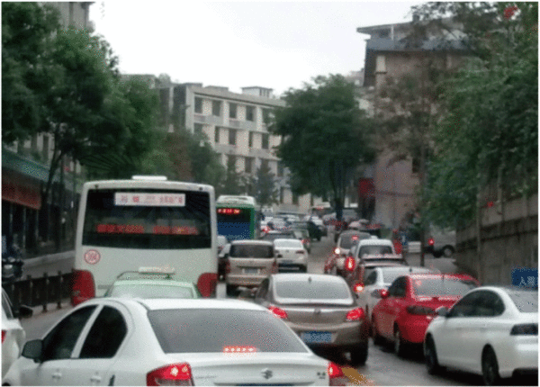圖3 下游四醫(yī)院路段車輛排隊