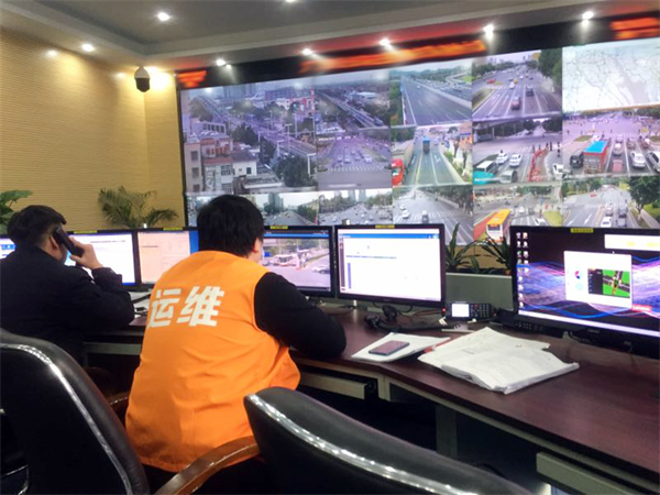 圖4 實(shí)時(shí)跟進(jìn)交通狀況