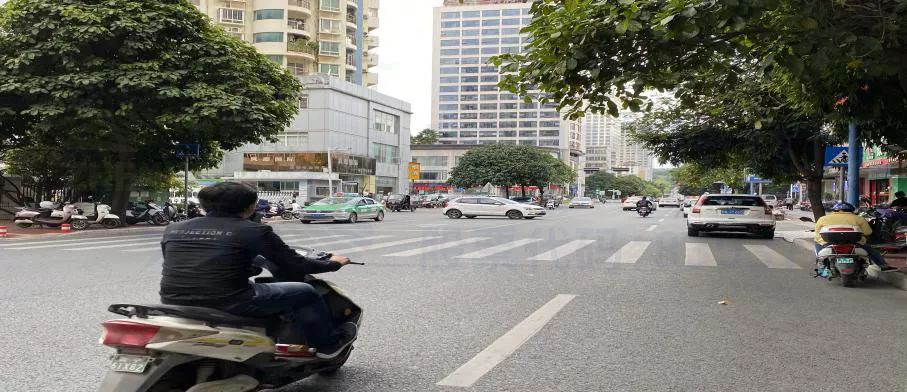 圖4 瑯西片區(qū)匯春路路段行人過(guò)街