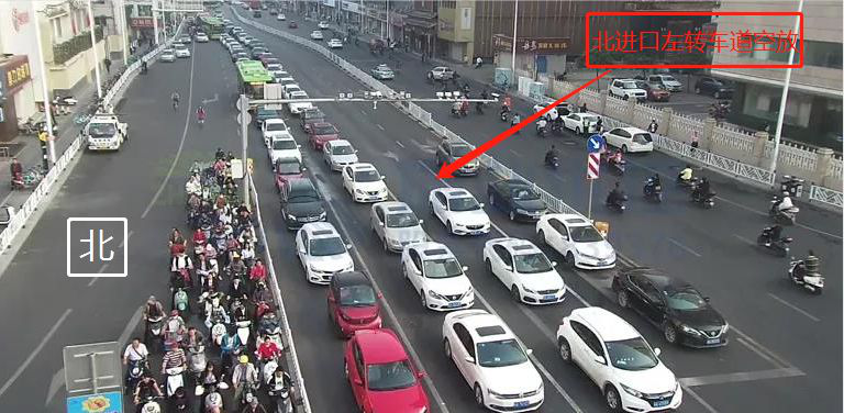 圖4 早高峰路口北進口排隊情況（優(yōu)化前）