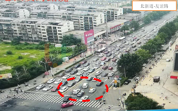 圖6 北新道-友誼路（路口1）雙借道左轉(zhuǎn)車道被回溢車輛占用