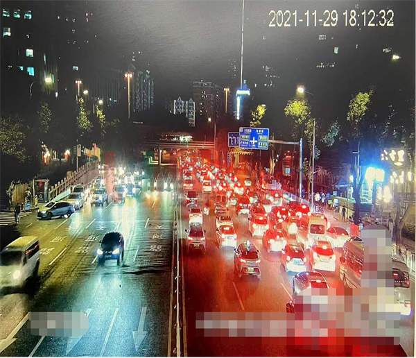 圖13 廣園路-天壽路路口排隊長度（優(yōu)化前）