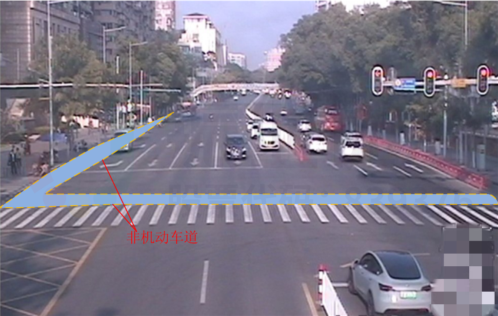 圖11 路口增設(shè)非機(jī)動(dòng)車道