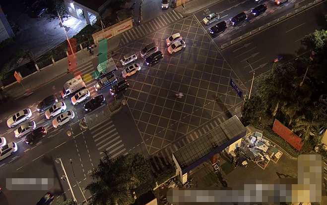 圖10 優(yōu)化前后南出口運行情況對比(優(yōu)化前南出口車輛溢出圖)