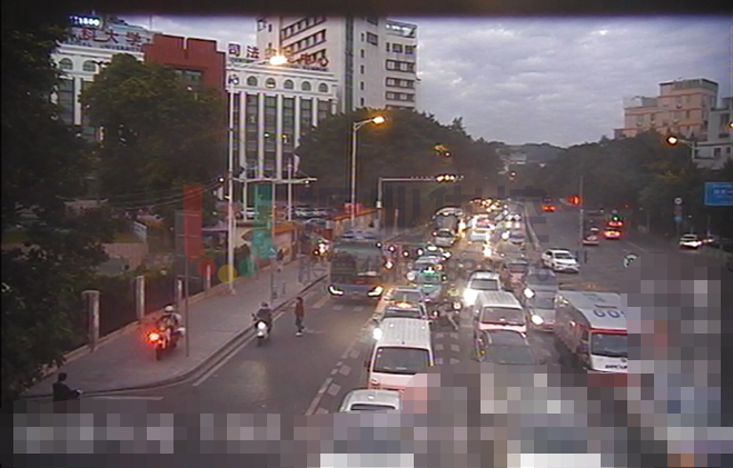 圖10 優(yōu)化前后南出口運行情況對比(優(yōu)化前南出口車輛溢出圖)